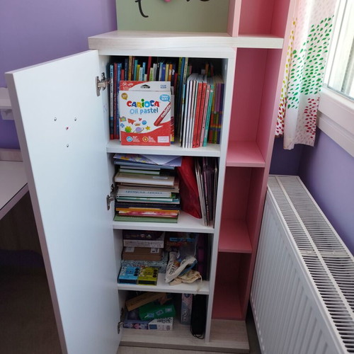 Candy children's desk set like new with chair