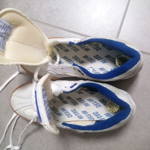 Badminton Hi-Tec Shoes new, size 37-37.5, white and blue
