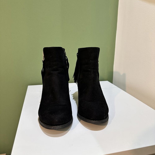 Black ankle boots with fringes and thick heel size 39 used