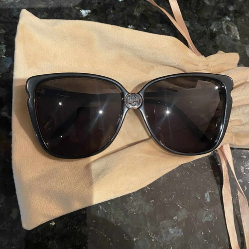 Gucci oversized sunglasses used, black with brown interior