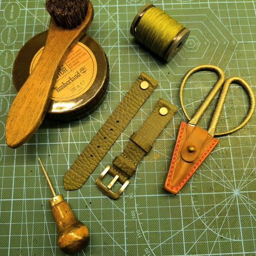 Handmade leather watch strap with Chicago screw for fixed lugs