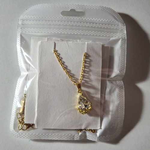 Jewelry set like new with 4 necklaces and 1 bracelet