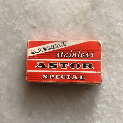 Astor vintage collectible razor blades like new, pack of 5