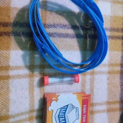 Game Sto Kefali To'cho used with 5 plastic hoops and cards