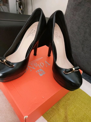 Voi Noi women's pumps like new, black with bow, 12 cm heel, size 38