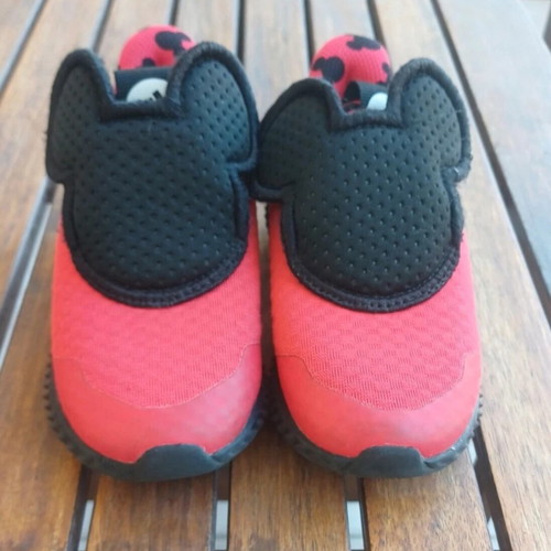 Adidas kids shoes size 25 like new