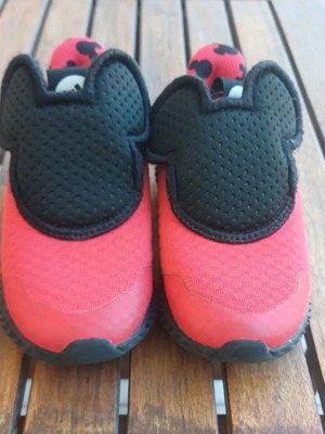 Adidas kids shoes size 25 like new