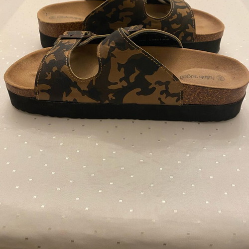 Fullah Sugah sandals with camouflage design and adjustable closure, new