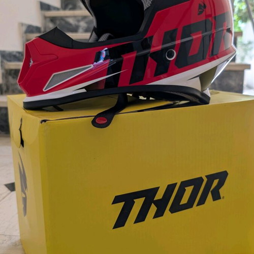 Thor Sector helmet new with gift gloves size Large