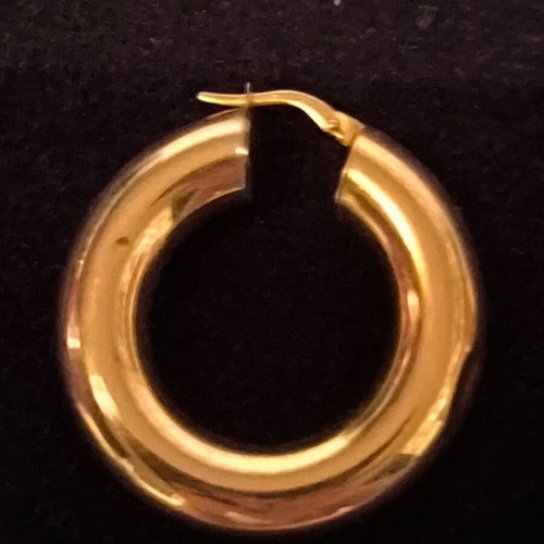 14K Gold Hoop Earrings like new, Italian puffed design