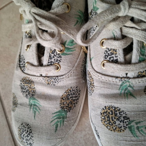 Keds sneakers size 39 like new, beige with tropical print