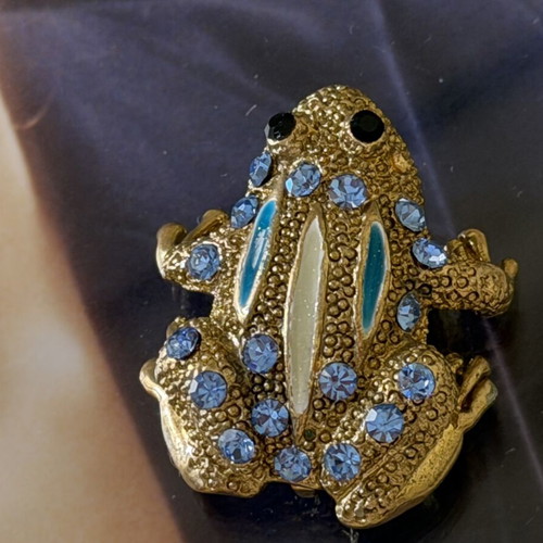 Vintage Czechoslovakian Frog Brooch custom jewellery like new