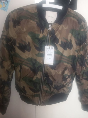 Pull & Bear Γυναικειο Μπουφαν κοντο μπομπερ παραλλαγη bomber jacket Camo Medium χακι