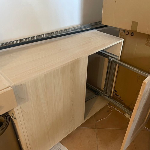 Kitchen cabinet with magic corner