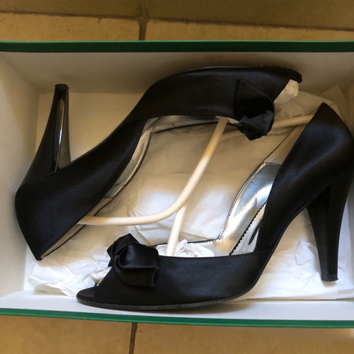 Keys shoes pumps used, leather and satin, size 38, black