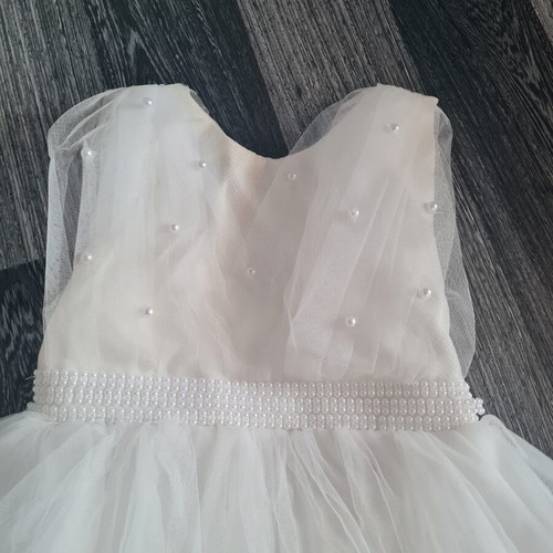 Flower girl dress used, for about 2-4 years old