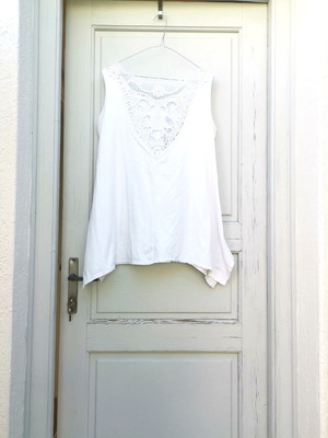 Women's white cotton t-shirt used, size XL