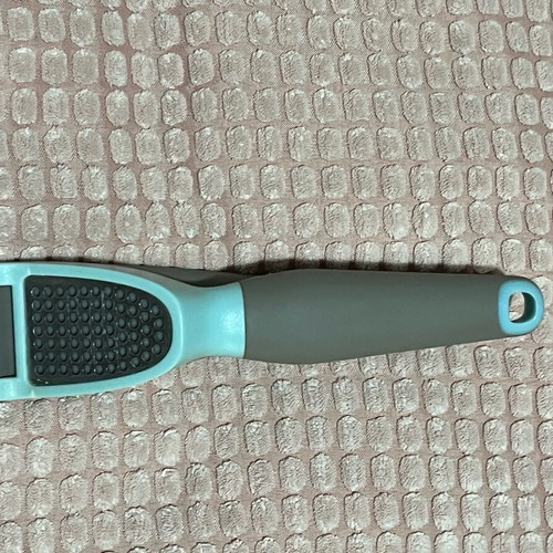 Garlic press used with ergonomic handle and easy cleaning