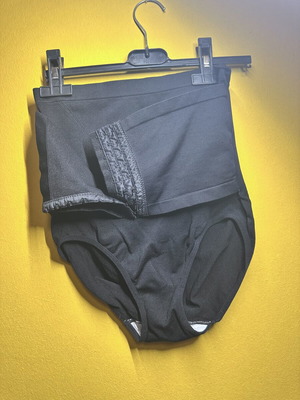 Shapewear latex size L lightly used, black