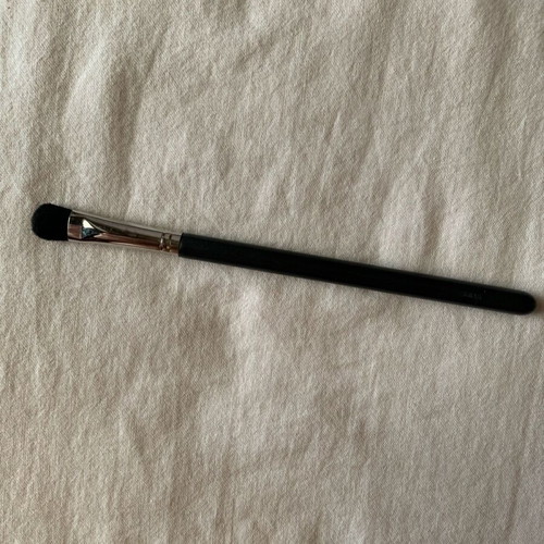 MAC 246 Synthetic Fluffy Eye Brush like new