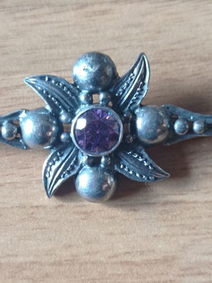 Vintage 925 silver brooch with amethyst