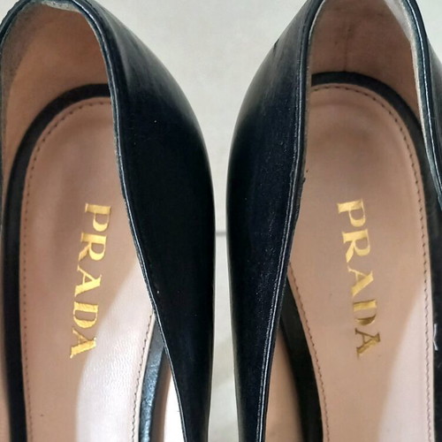 Prada black leather pumps size 39.5 like new