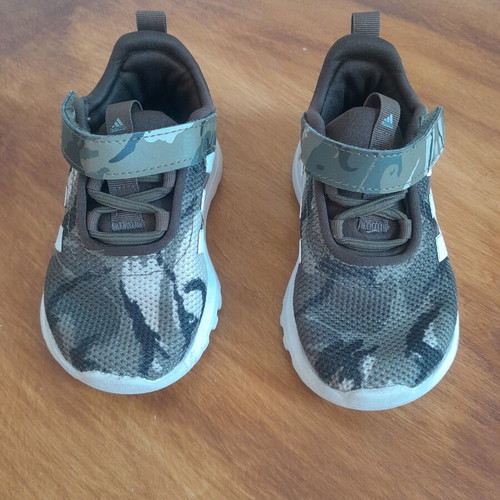 Adidas kids shoes No.22 khaki like new