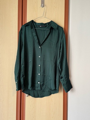 Zara shirt new, cypress color, size Small