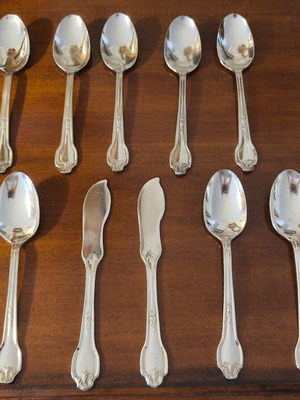 Vintage silver plated teaspoons and butter knives, International Silver Company