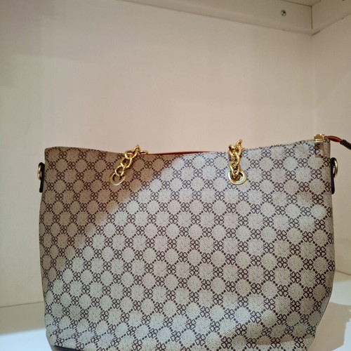 Classic women's shoulder bag with chains used, multicolor