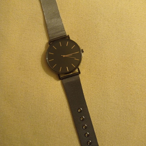Unisex watch with black dial 4cm new