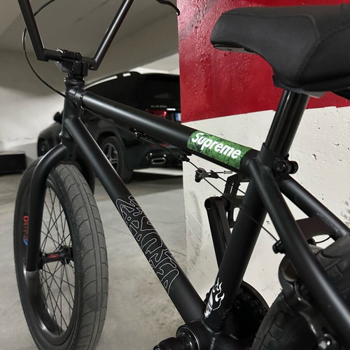 Stranger Royale 20" BMX freestyle bike like new, black, men's
