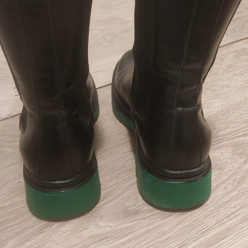 Boots with green sole size 40 like new, black