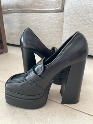 High heel shoes black like new, goth, monster inspired