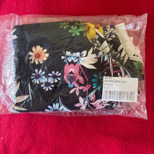 Celestino women's top new, size small, multicolor floral with lace trim