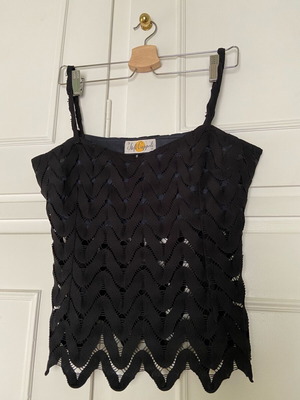 Top μαύρο crochet μεταχειρισμένο, μέγεθος M 38 10