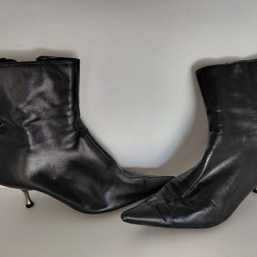 Hispanitas black ankle boots like new with heel and decorative laces