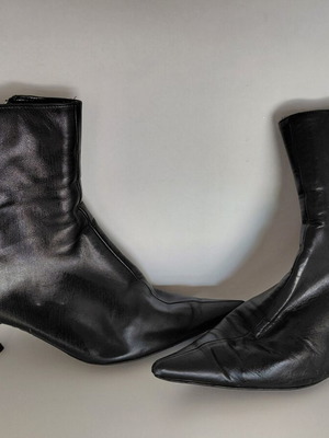 Hispanitas black ankle boots like new with heel and decorative laces