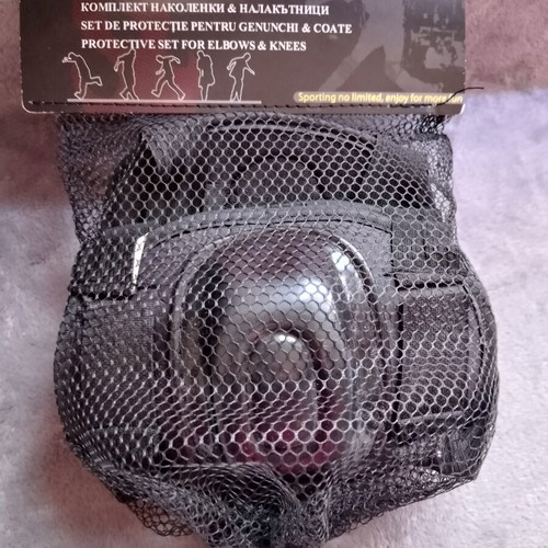Protection set helmet and knee pads for bike and scooter, new