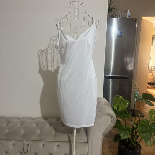 Dress semizier with ruffle details, like new, white, sizes S/M