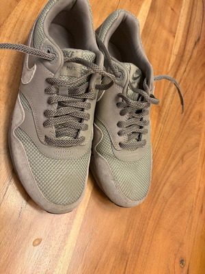 Nike Airmax shoes like new, khaki with green laces, size 41