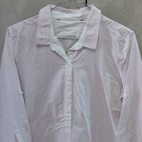 Shirts like new, pack of 2, white and pink