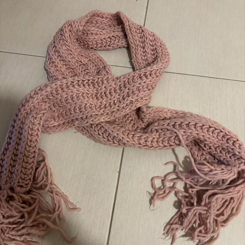 Scarf pink cozy used in very good condition
