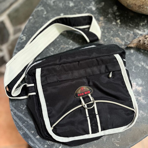 Black crossbody bag like new with multiple compartments