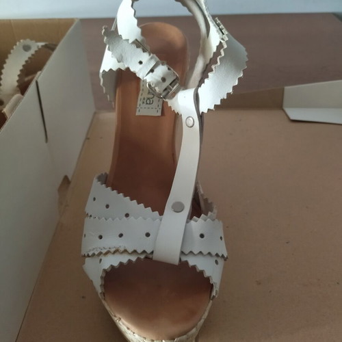 Pargiana leather platform sandals size 39 like new, white beige
