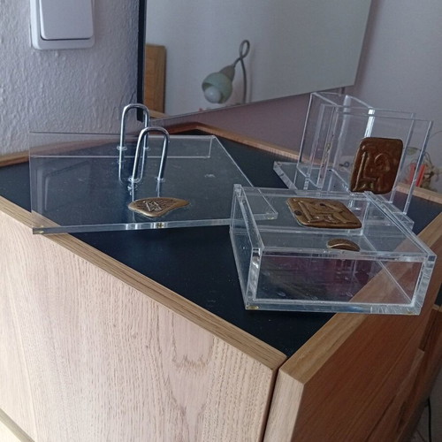 Office set plexiglass and embossed bronze like new
