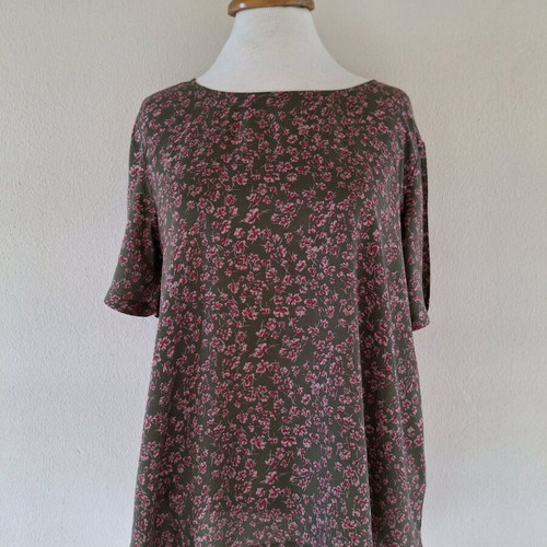 Benetton blouse size M like new, multicolored