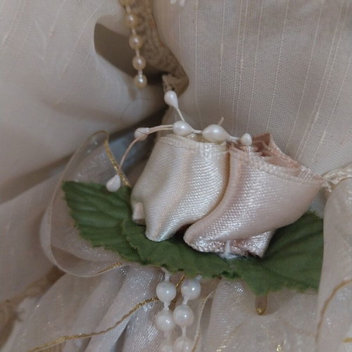 Vintage collectible porcelain doll princess like new