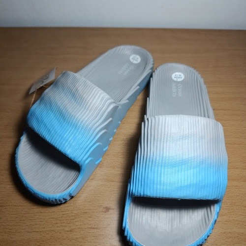 Ocean Addicts slides grey and blue