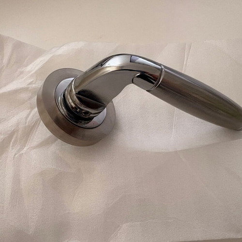 Door handles new, pairs with matte metal finish